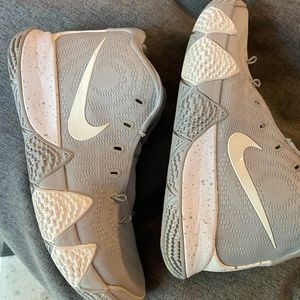 Kyrie 4 wolf grey Nike Basketball shoes sz 7.5